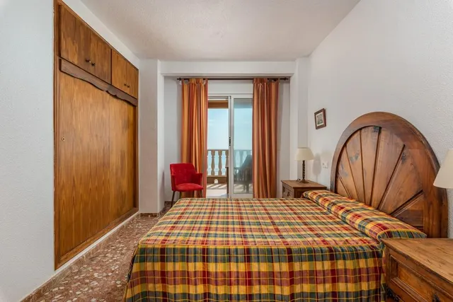 CHALET EN PRIMERA LINEA EN PLAYA GUARDAMAR 6 HABS — 27