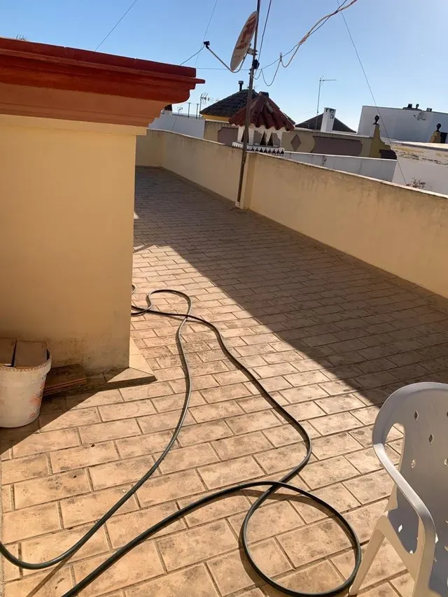 Gran casa con garajes y local comercial — 27