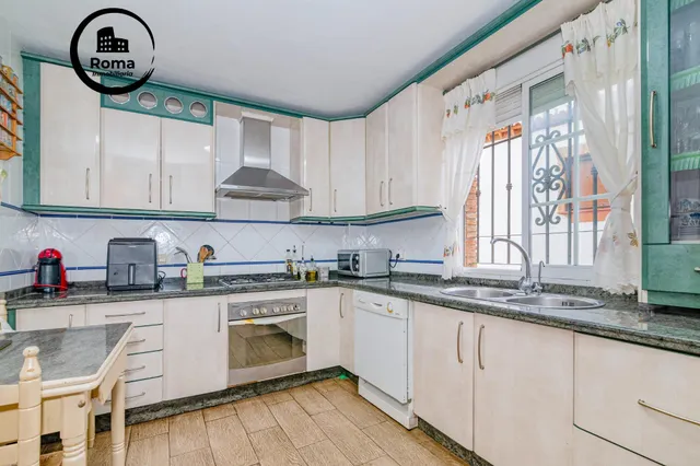 ¡AMPLIA CASA DE 4 DORMITORIOS, 3 BAÑOS Y CALEFACCIÓN CENTRAL EN LA ZUBIA! ✨ — 13