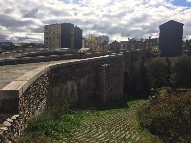 SE VENDE SOLAR CON EDIFICIO — 4
