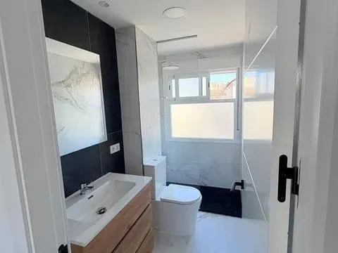 Piso reformado, muy luminoso, con terraza, azotea y trastero — 12