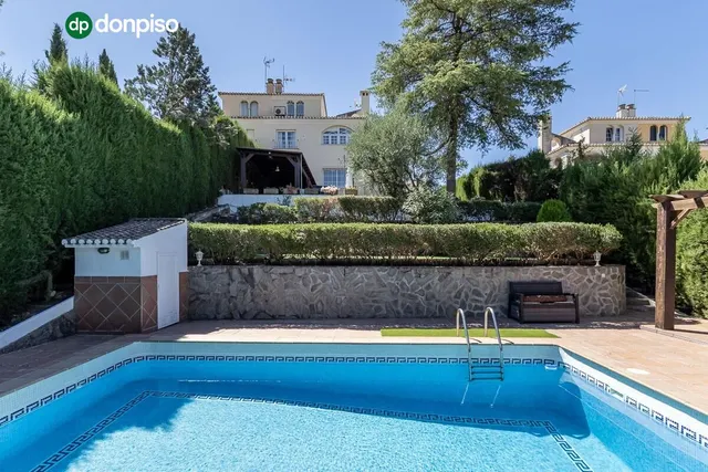 CASA PAREADA EN LA ZUBIA CON PISCINA, ZONA DE BARBACOA Y JARDÍN — 6