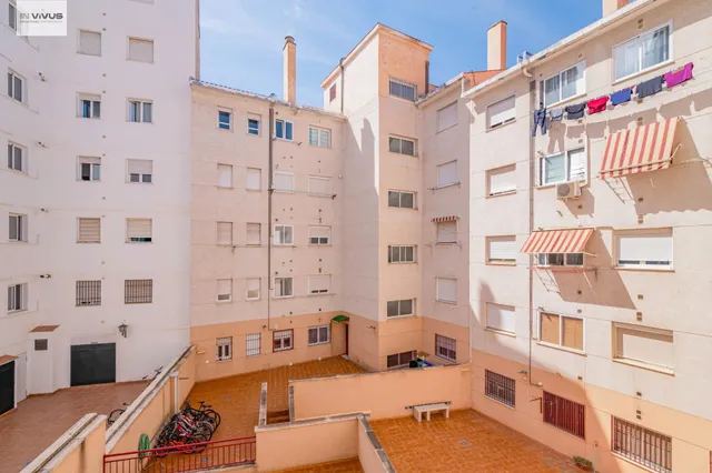 ALQUILER DE PISO DE 4 DORMITORIOS EN EL BARRIO DE ALBAYDA TOTALMENTE AMUEBLADO Y EQUIPADO Y CON PLAZA DE  GARAGE INCLUIDA — 35