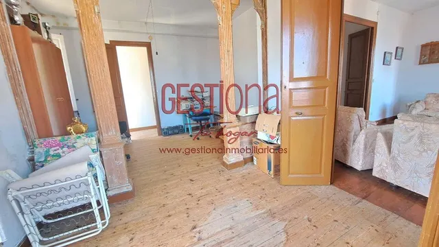 MAJESTUOSA CASA PARA REFORMAR. SOBA — 30