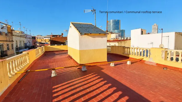 A pie de mar: luz, playa y vida de barrio — 30