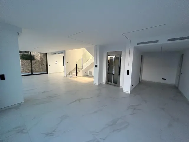 Villa moderna con vistas panorámicas al mar y a la montaña — 8
