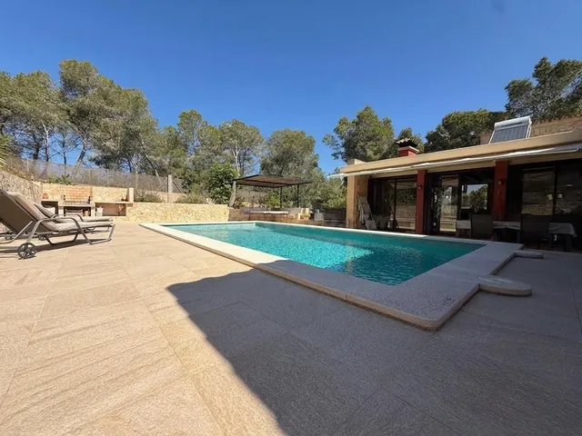 Exclusiva villa con piscina a 500 m de la playa en Cala Viny - foto 2