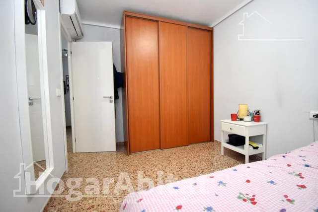 SEMIREFORMADA CON 4 DORMITORIOS Y ASCENSOR — 22