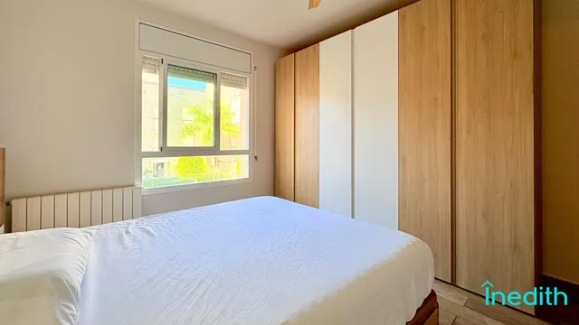 A 50 metros de la playa, Piso impecable con terraza, vistas , parking, trastero y piscina — 32