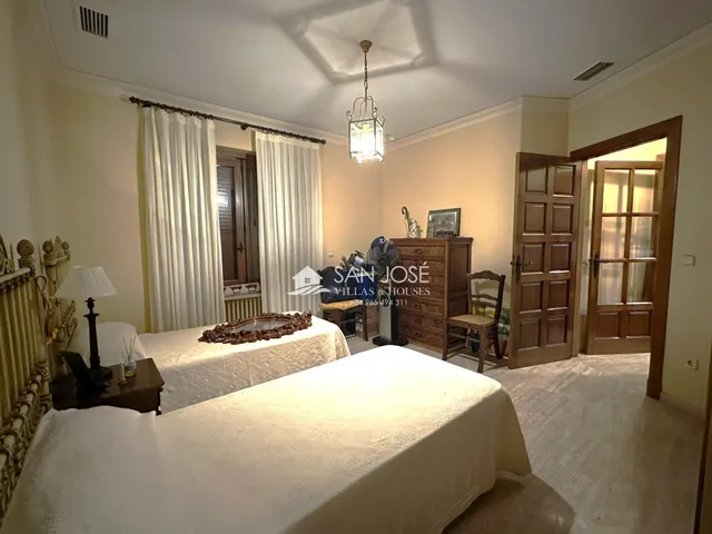 VENTA DE CHALET DE LUJO EN NOVELDA — 29