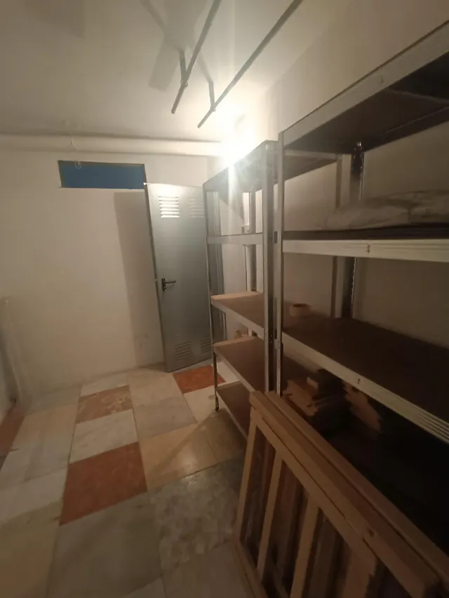 Garaje para coche pequeño + trastero de 9,30 m2 en San Basilio — 12