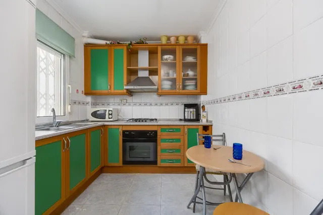 Amplio apartamento de 4 dormitorios en el corazón de Torrevieja — 16