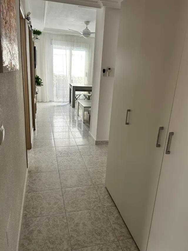 Apartamento con terraza, Alicante, Torrevieja. 2 habitaciones, 63 m2, 650 metros al mar — 5