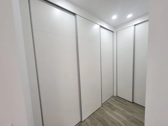 Moderno apartamento muy espacioso, en esquina, 3 dormitorios, 3 baños, parking, piscina, a 5 minutos a pie de la Playa del Cura — 24