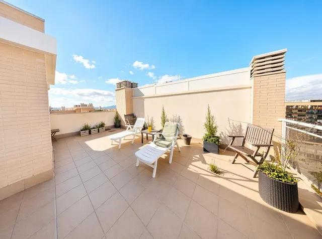 Exclusivo ático duplex con 3 terrazas en el PAU 1 - foto 4