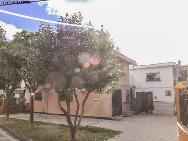 Se vende Casa ALQUILADA en Calle Juan Xxiii 8 Sevilla, (Sevi