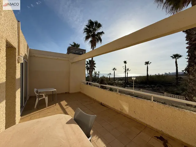 Chalet adosado en primera linea de playa - foto 2