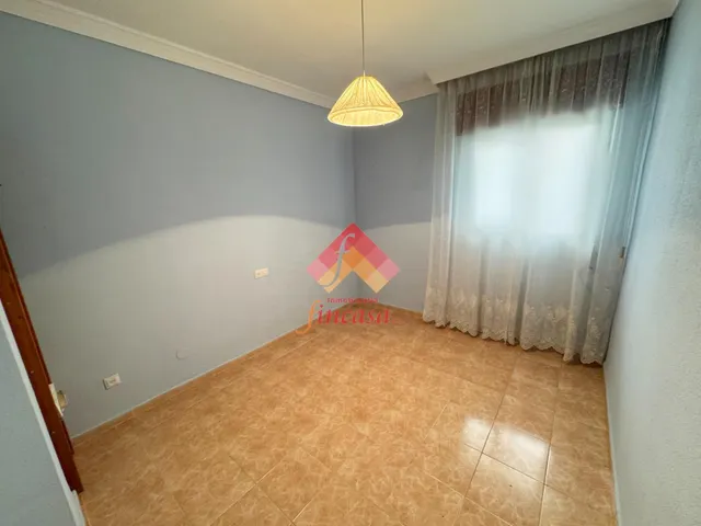 ¡AMPLIO PISO CON COCHERA CERRADA EN EL CENTRO! — 16