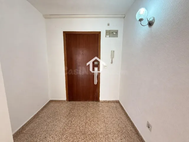 PISO EN VENTA EN ALICANTE. ZONA DE BABEL. 74m2, 4 habitaciones, 1 BAÑO Y 1 ASEÑO, TERCERA PLANTA CON ASCENSOR. — 2