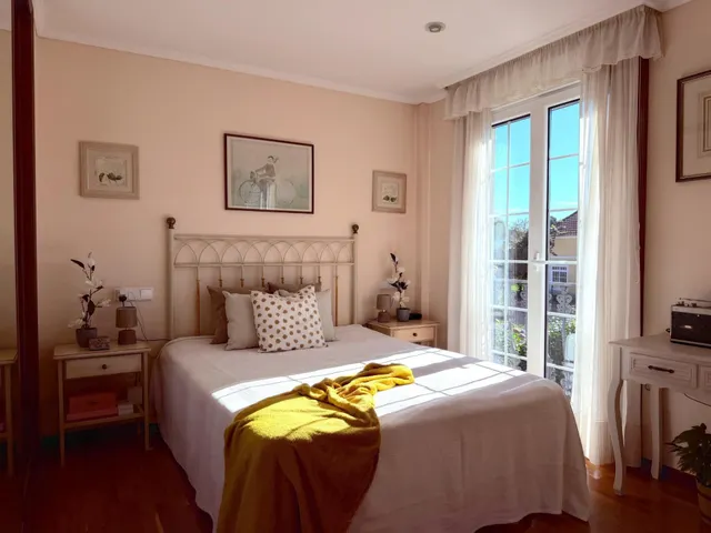 Casa con cuatro dormitorios, terrazas y amplio garaje en Oleiros — 47