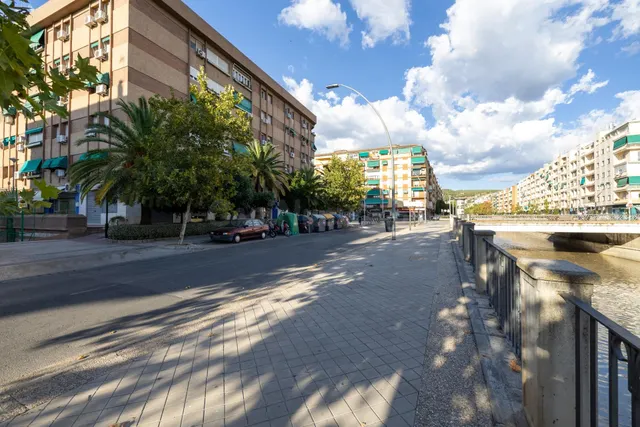 Local de 50 m2 cerca del centro de Granada con posibilidad d