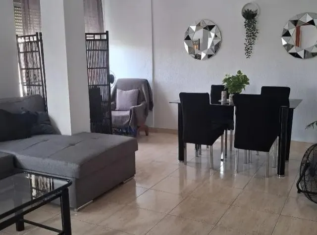 Piso reformado de 3 habitaciones con balcón y vistas al parque, junto al Hospital General — 9