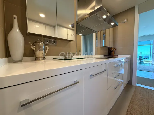 Exclusivo Piso Seminuevo en Playa de Poniente, Benidorm — 8