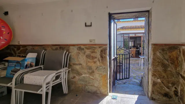 ALQUILER CHALET CON PARCELA EN HIGUERA DE VARGAS — 34