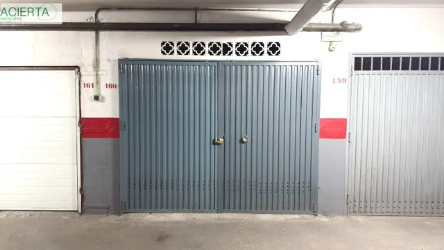 Piso con plaza de garaje cerrada junto a La Inmaculada, frente al río Genil. — 23