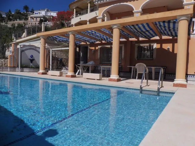 Villa grande con mucho potencial y vistas al mar zona Estupa Budista, Benalmádena — 34
