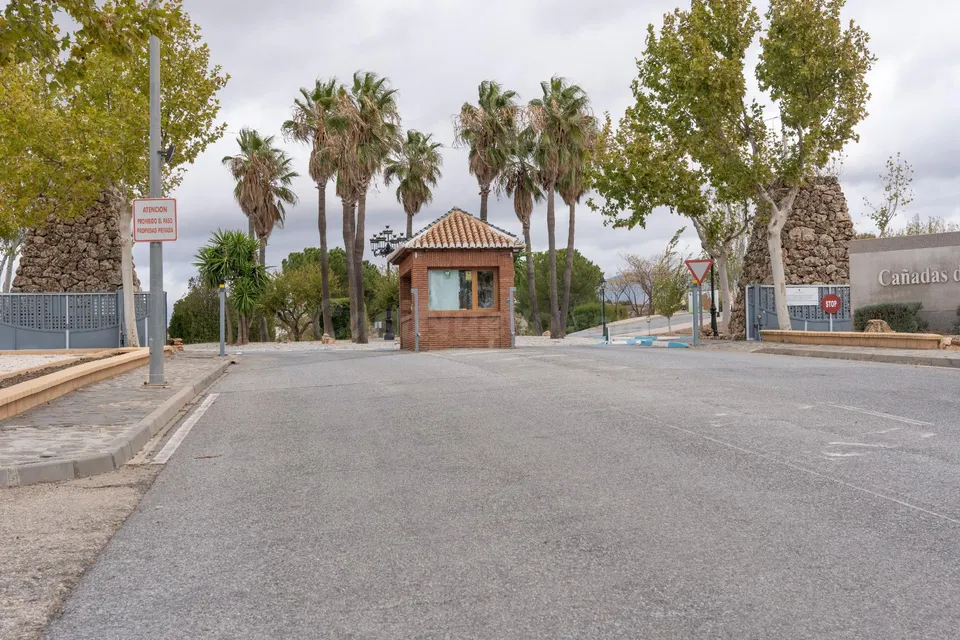 VENTA DE PARCELA EN LA URBANIZACIÓN CAÑADAS DEL PARQUE