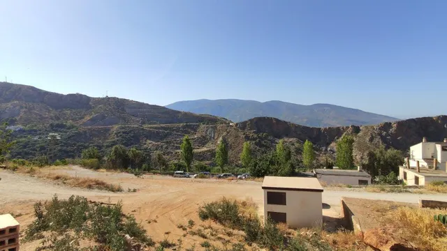PARCELA URBANA EN LANJARON — 8