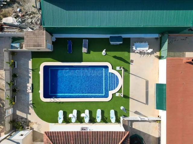PARCELA CON DOS VIVIENDAS INDEPENDIENTES Y PISCINA EN LA MAT - foto 3