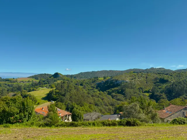 BONITO TERRENO URBANO CON VISTAS EN RUISEÑADA (COMILLAS) — 17