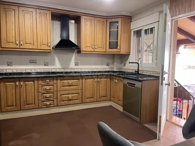 Estupendo triplex en zona campo de futbol — 5