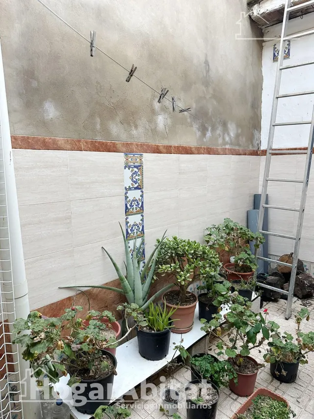 MUY AMPLIA Y LUMINOSA EN REAL VALENCIA — 29