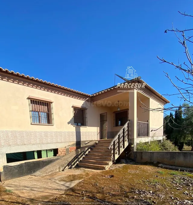 POSADAS- Parcela de terreno de 3.000m con casa en 2 plantas.