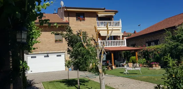 LUJOSO CHALET CON PARCELA EN GOLMAYO — 8