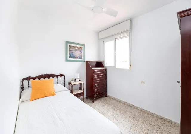 ¡Oportunidad única! Ático de 4 dormitorios y 2 baños con gran terraza frente al Colegio Agustinos (Arabial) — 26