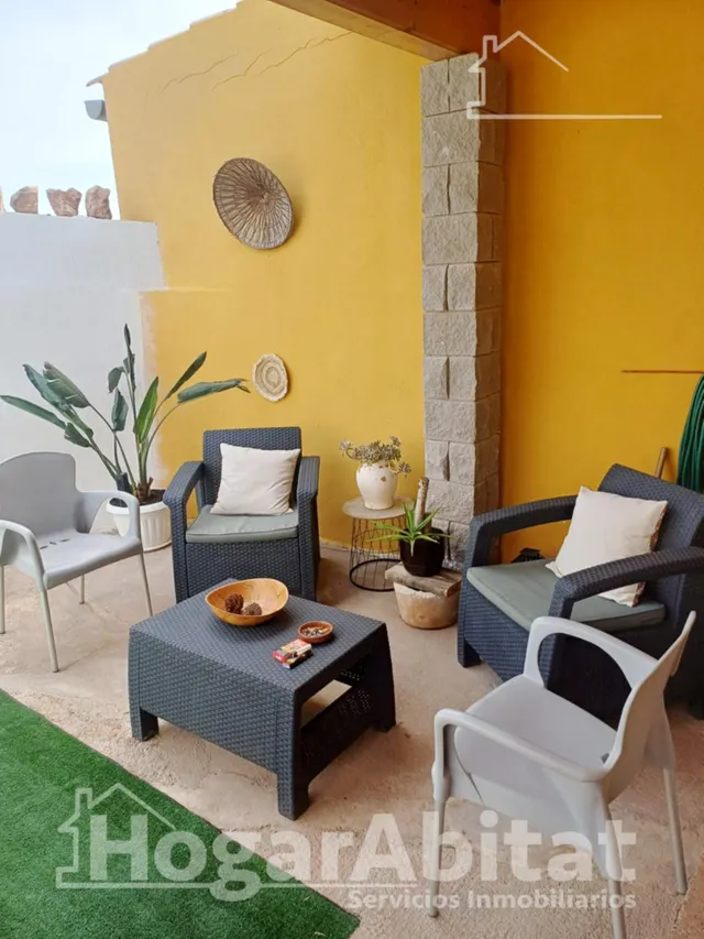 CHALET SEMINUEVO CON TERRAZA Y GARAJE — 10