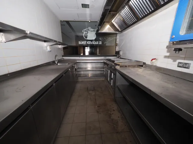 SE VENDE LOCAL COMERCIAL EN TERRASSA, ZONA CENTRO — 7