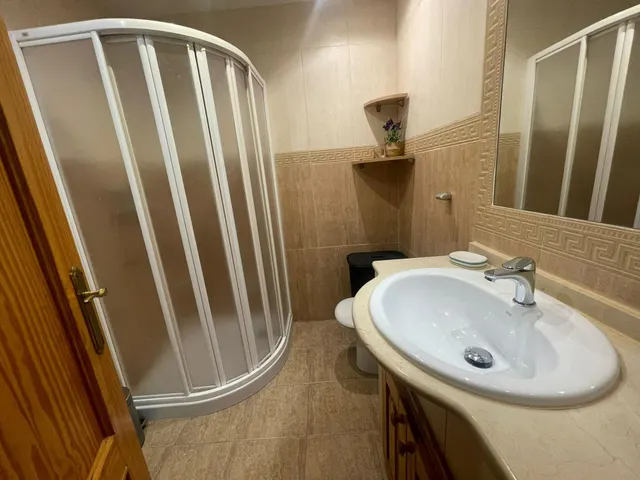 Se alquila vivienda en avda. ramón puyol ideal para maestros — 24