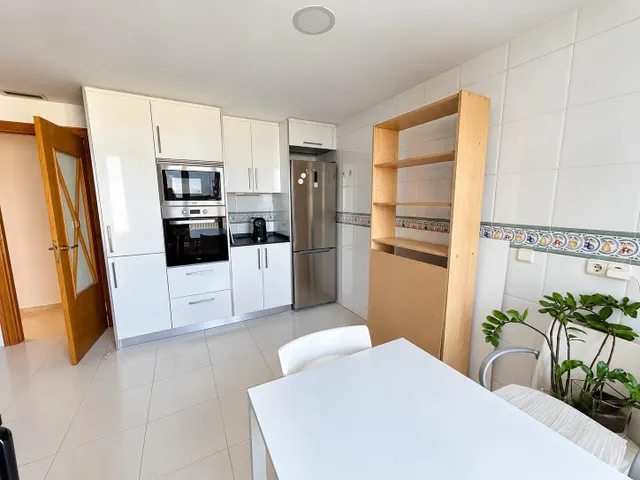 Piso de 3 habitaciones con piscina y garaje junto a Ciudad de las Artes — 4