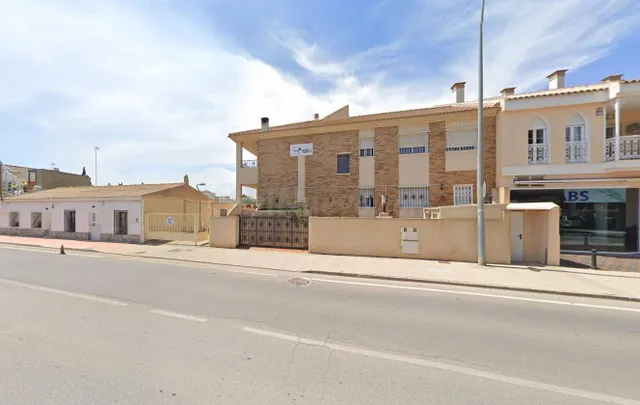 Se vende piso OKUPADO en Calle Ramón Y Cajal 20 en San Javier (Murcia). — 2