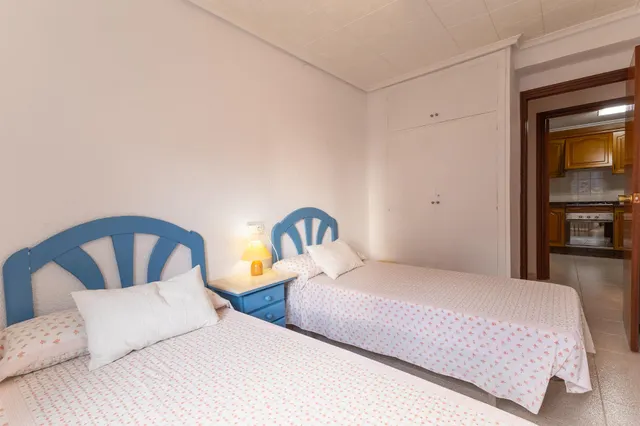 Apartamento todo exterior 3 dorm. con gran terraza en esquina a 100 mts de la Playa. Vista parcial al Mar. — 19