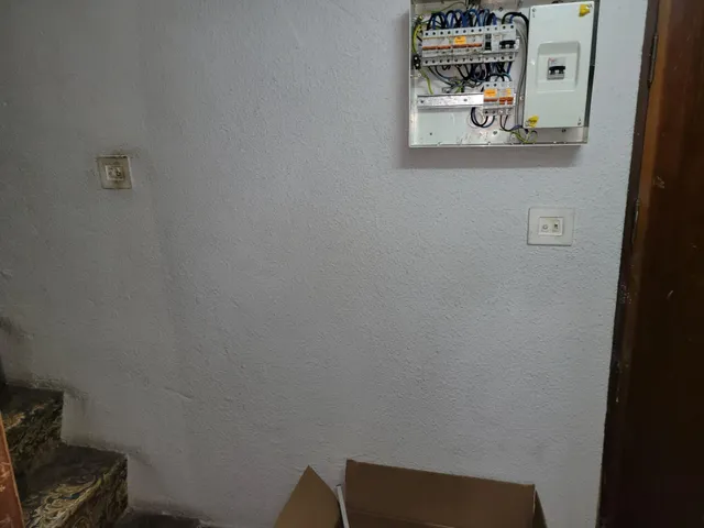 ¡Oportunidad de Inversión Única! Local Comercial en Venta con Gran Potencial de Transformación — 9