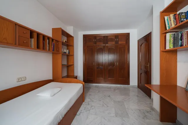 GRAN PISO/ATICO EN EL CENTRO DE MOTRIL  CON 183 M2 — 36