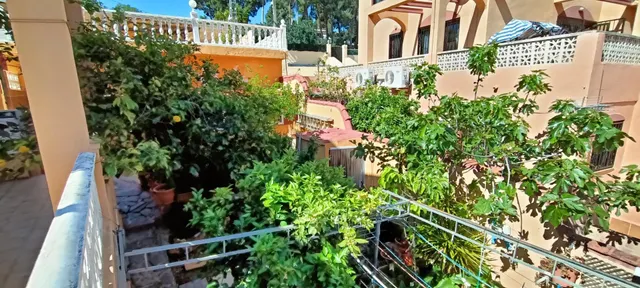 Gran chalet independiente de 3 plantas con dos viviendas y piscina — 18