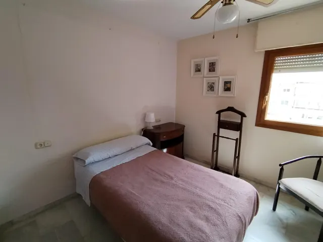 Apartamento de esquina con 2 dormitorios y terraza acristlada en 1 Linea playa Levante. — 15