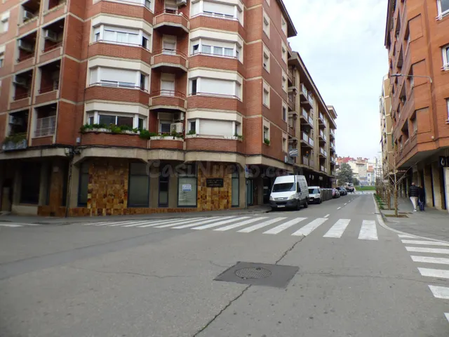 Local comercial esquinero en la zona de Poble Nou — 2